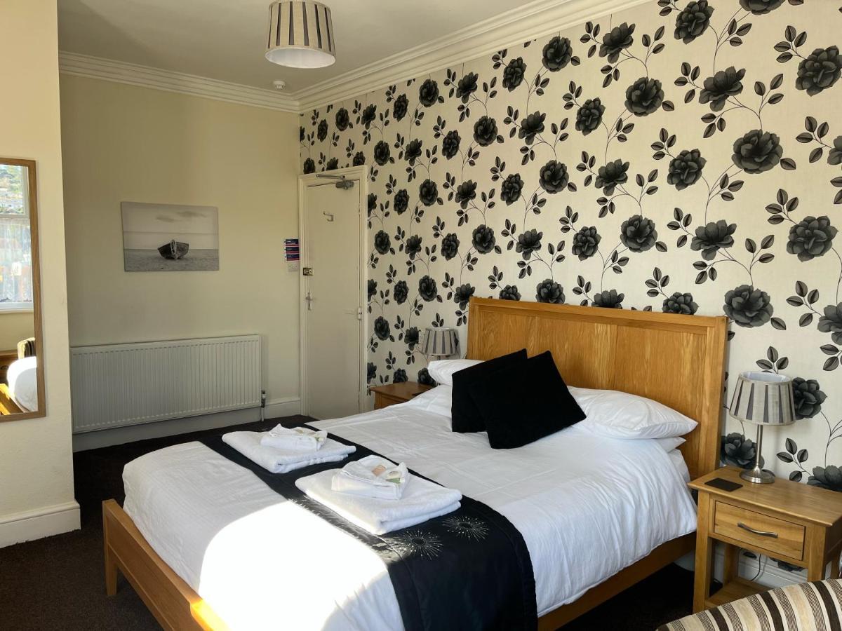 Cairn House Bed & Breakfast Илфракомб Екстериор снимка